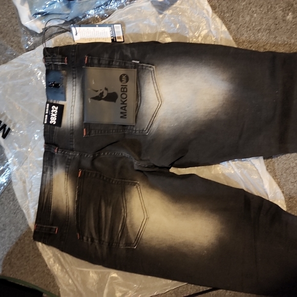 Jeans - Picture 2 of 3